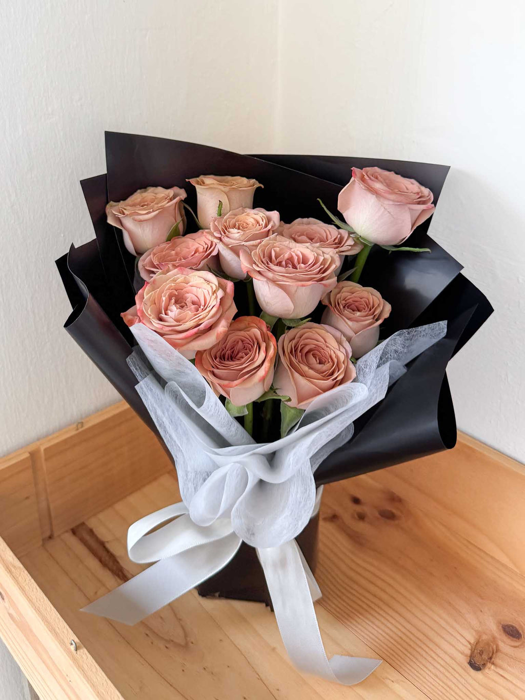 Embrace | Minimalistic Cappuccino Rose Bouquet
