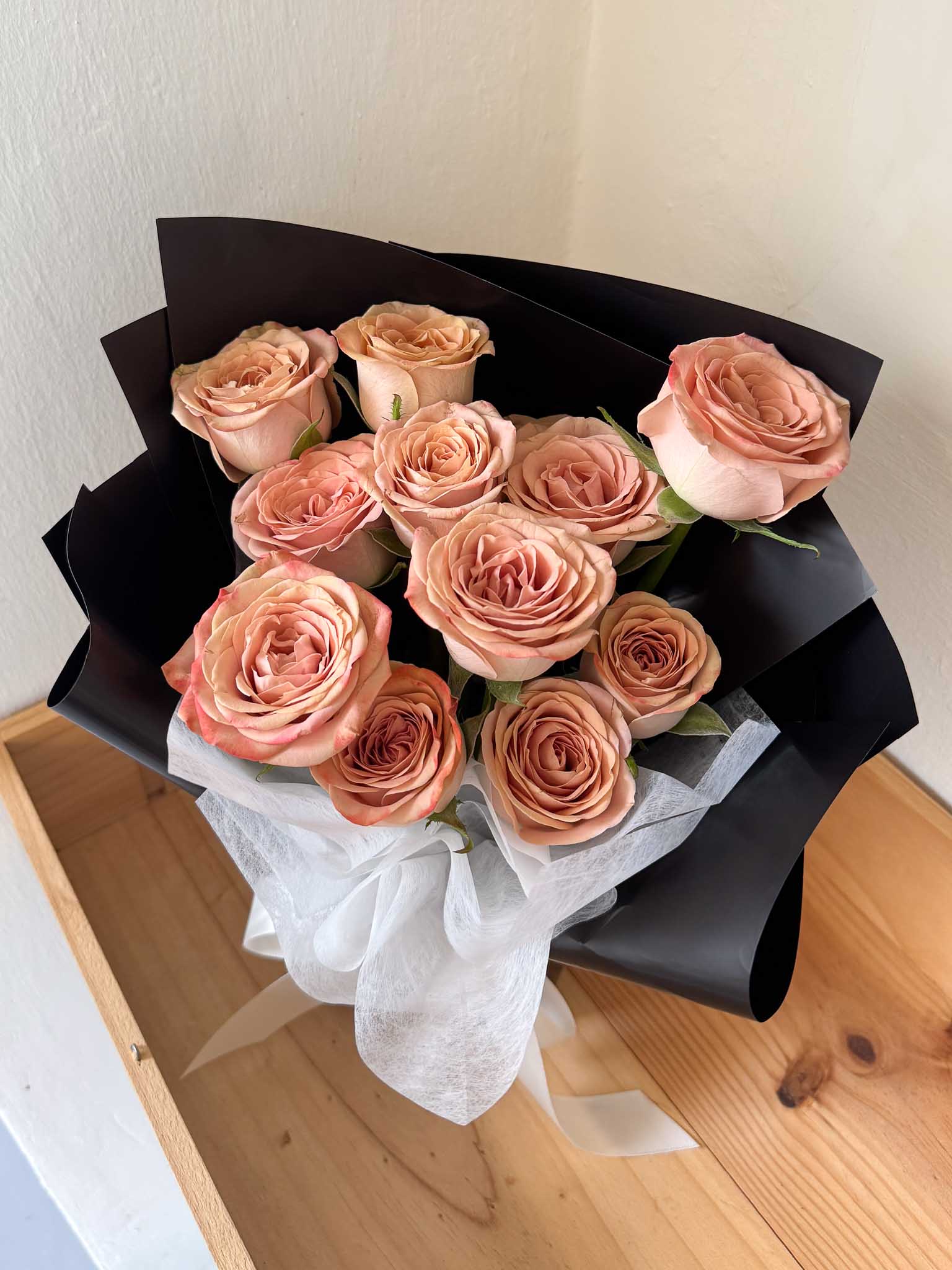 Embrace | Minimalistic Cappuccino Rose Bouquet