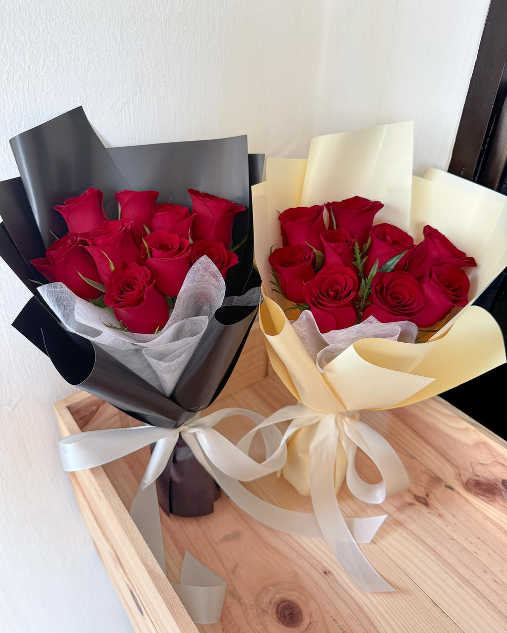 Amour | Minimalistic Red Rose Bouquet